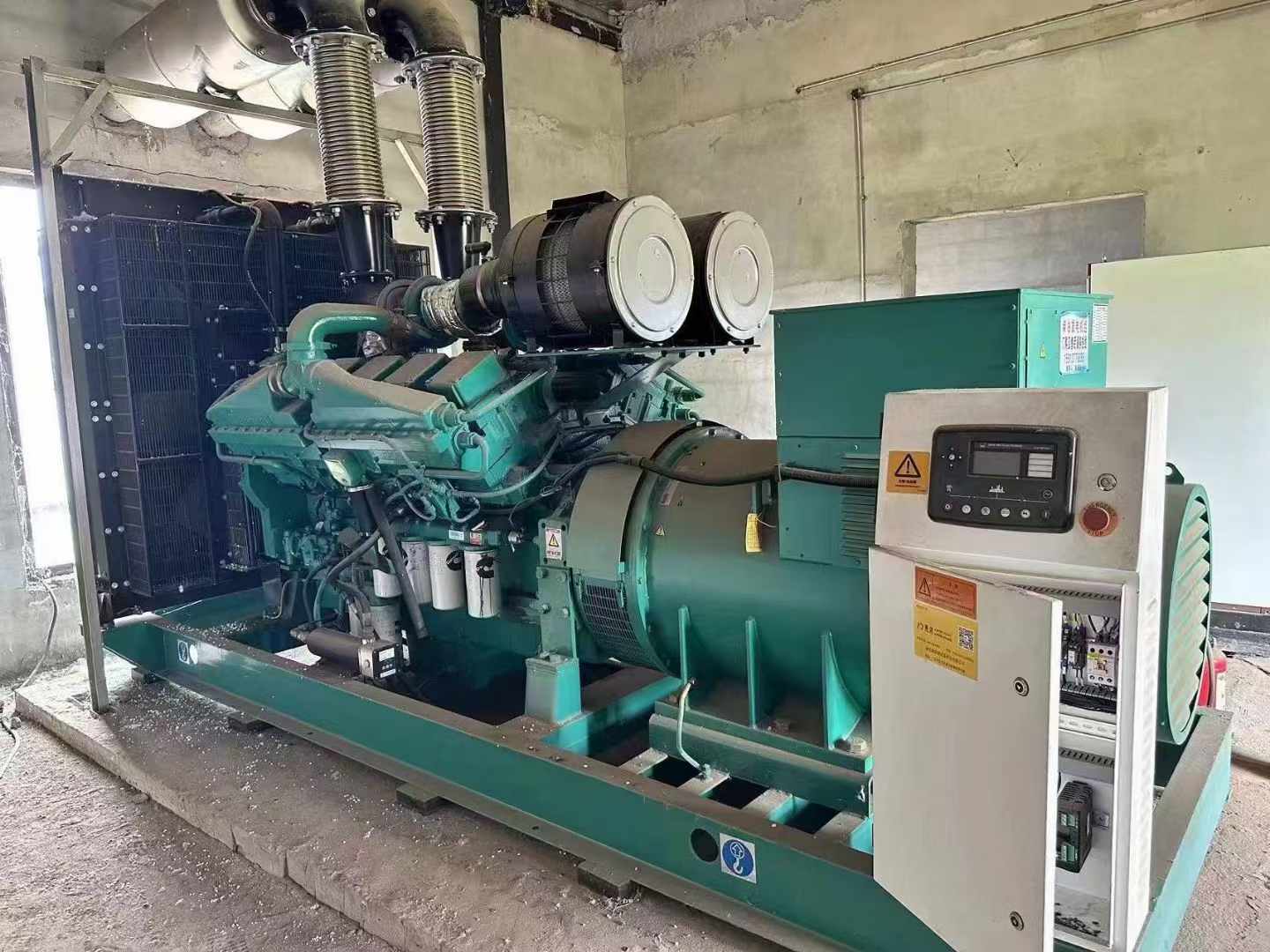 沿河无功补偿装置的性能评估需要考虑哪些因素？