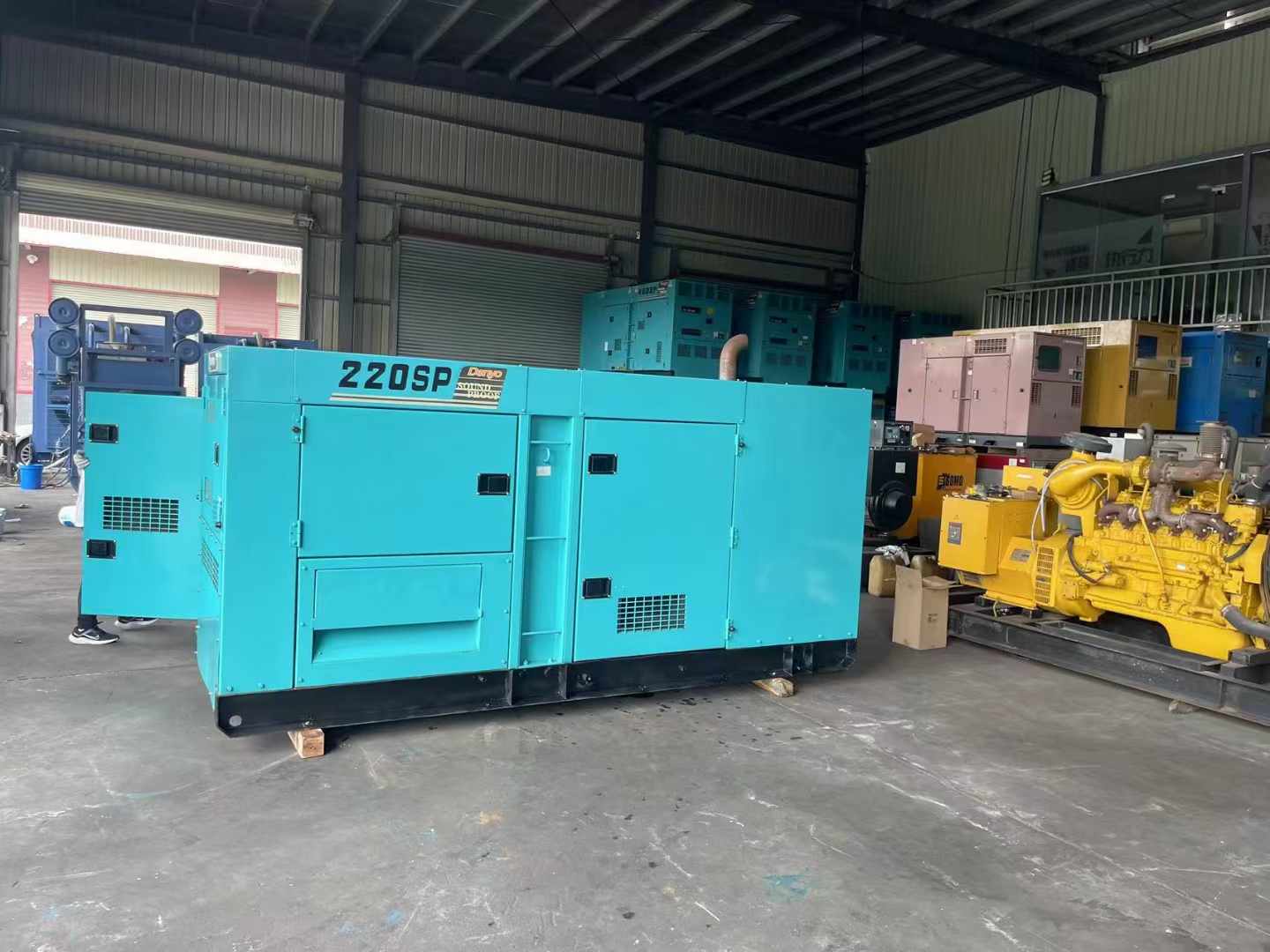 沿河柴油发电机组长期不间断运行时，如何监控其温度和压力？