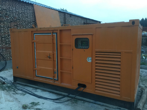 沿河发电机组长期使用中，电缆线的敷设路径有哪些要求？